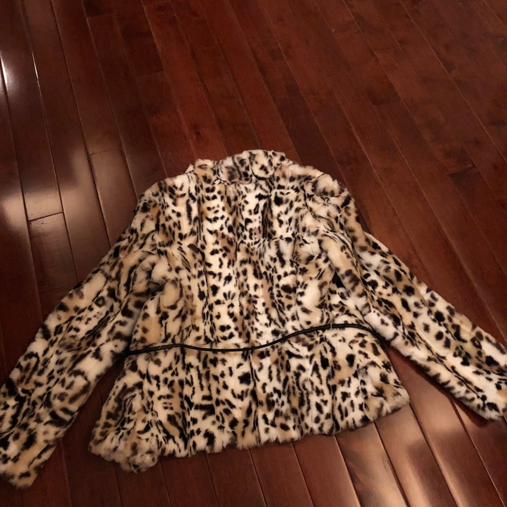 💕sold💕White House Black Market Faux Fur Coat - Picture 7 of 8